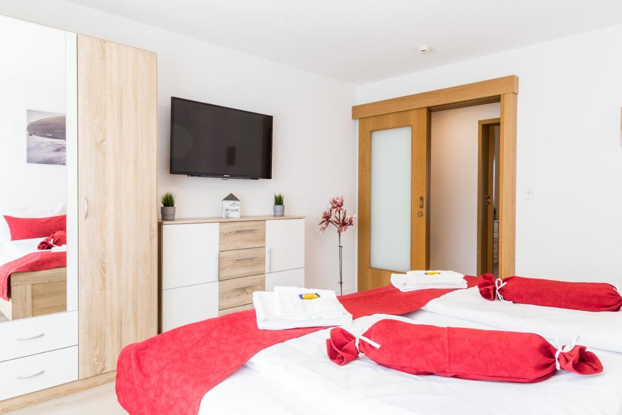 Apartment Eastside Mit 3 Zimmern Fur Bis Zu 5 Personen Mit Balkon Friedrichshafen Exteriör bild