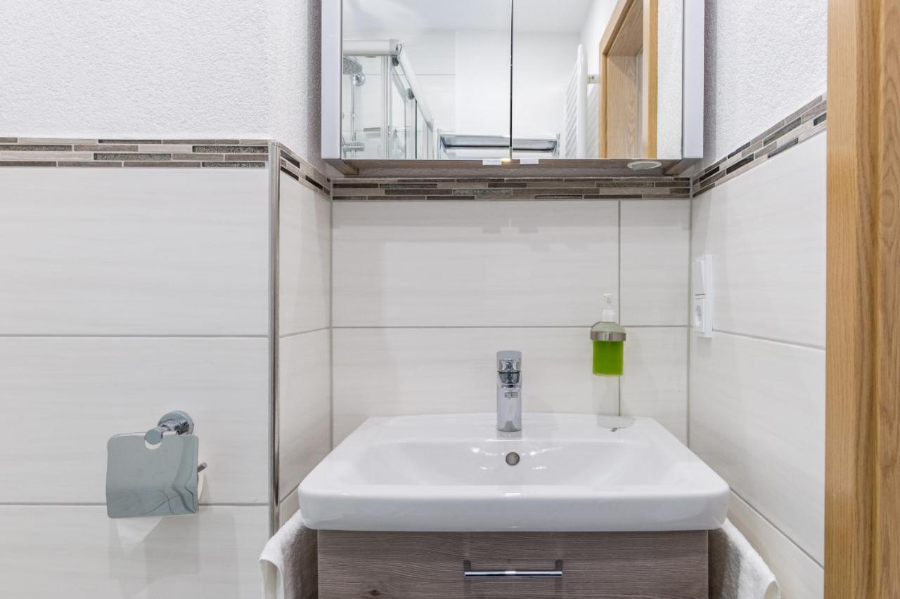Apartment Eastside Mit 3 Zimmern Fur Bis Zu 5 Personen Mit Balkon Friedrichshafen Exteriör bild