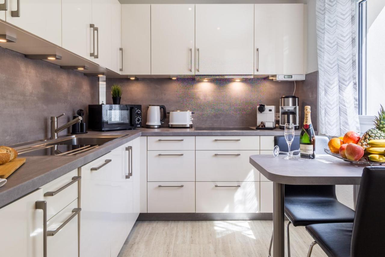 Apartment Eastside Mit 3 Zimmern Fur Bis Zu 5 Personen Mit Balkon Friedrichshafen Exteriör bild